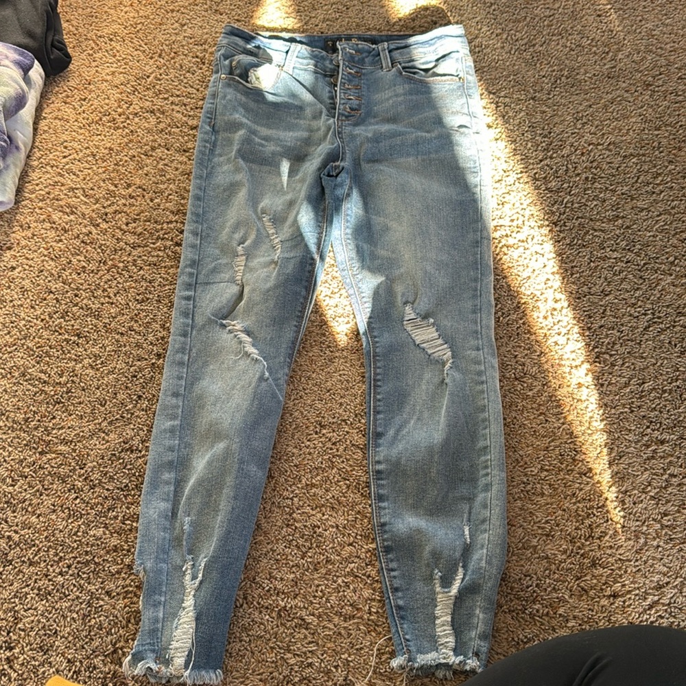 Ripped skinny jeans